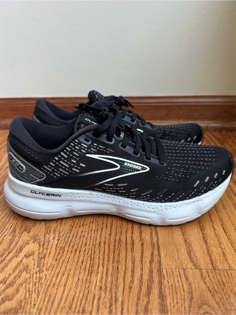 Brooks Glycerin 20 Sneakers Womens 8.5 Black